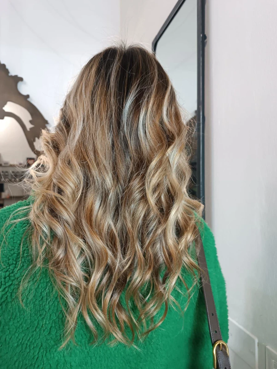 nove-hair-inhouse-cliente-stile-25-bionda-dietro